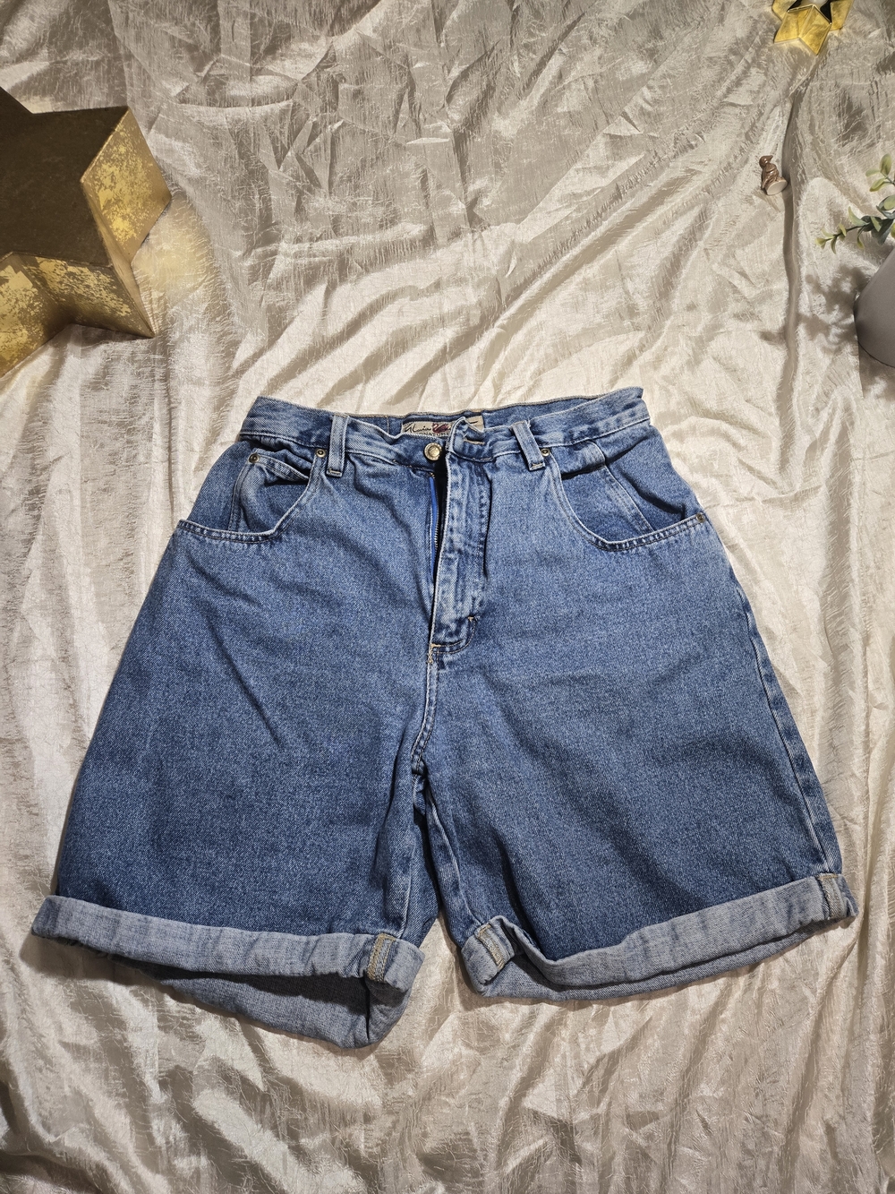 Vintage Gloria Vanderbilt Rolled Hem Mid-Blue Jean Shorts